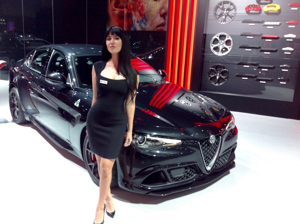 la auto show models