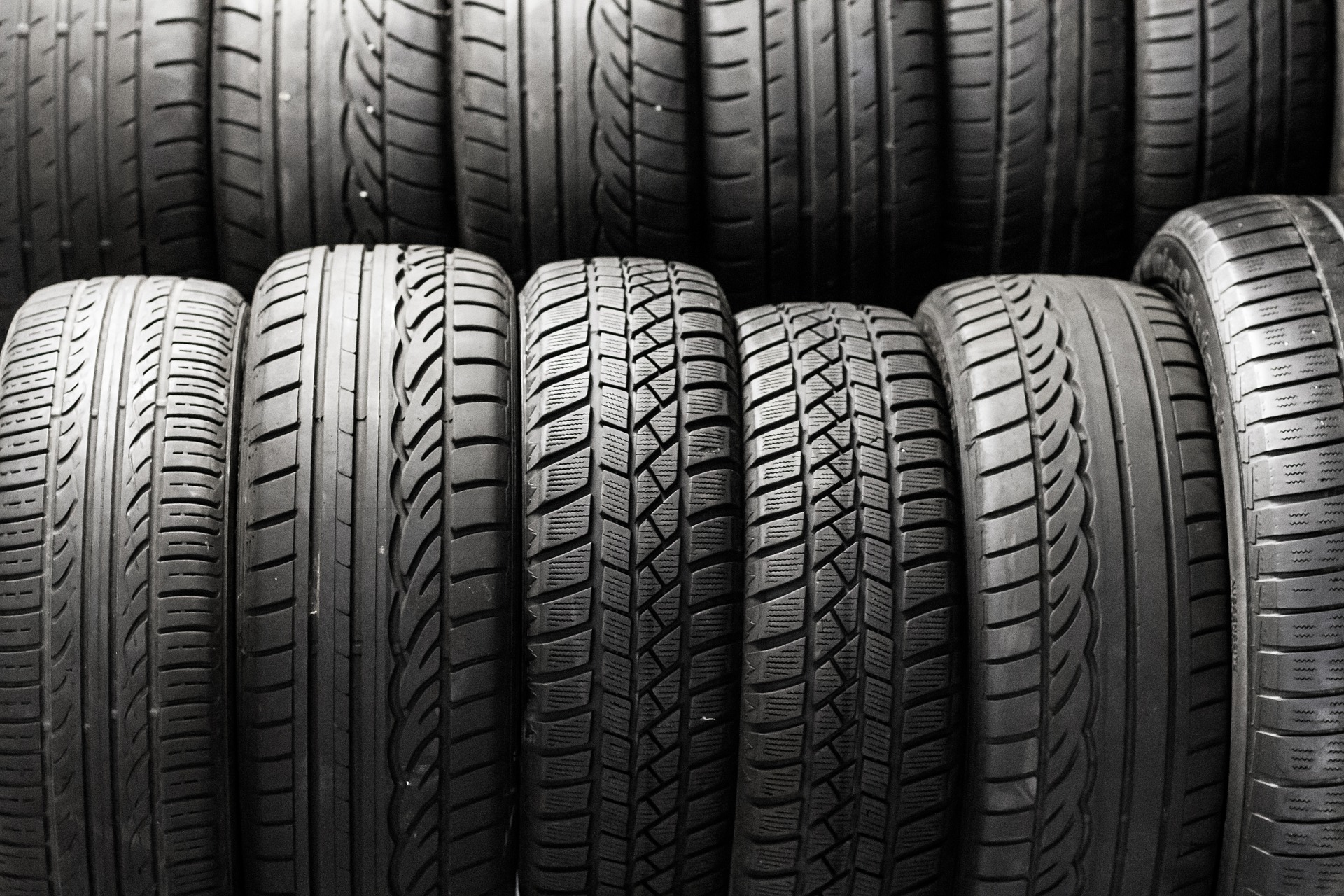 performance tire tread pattern