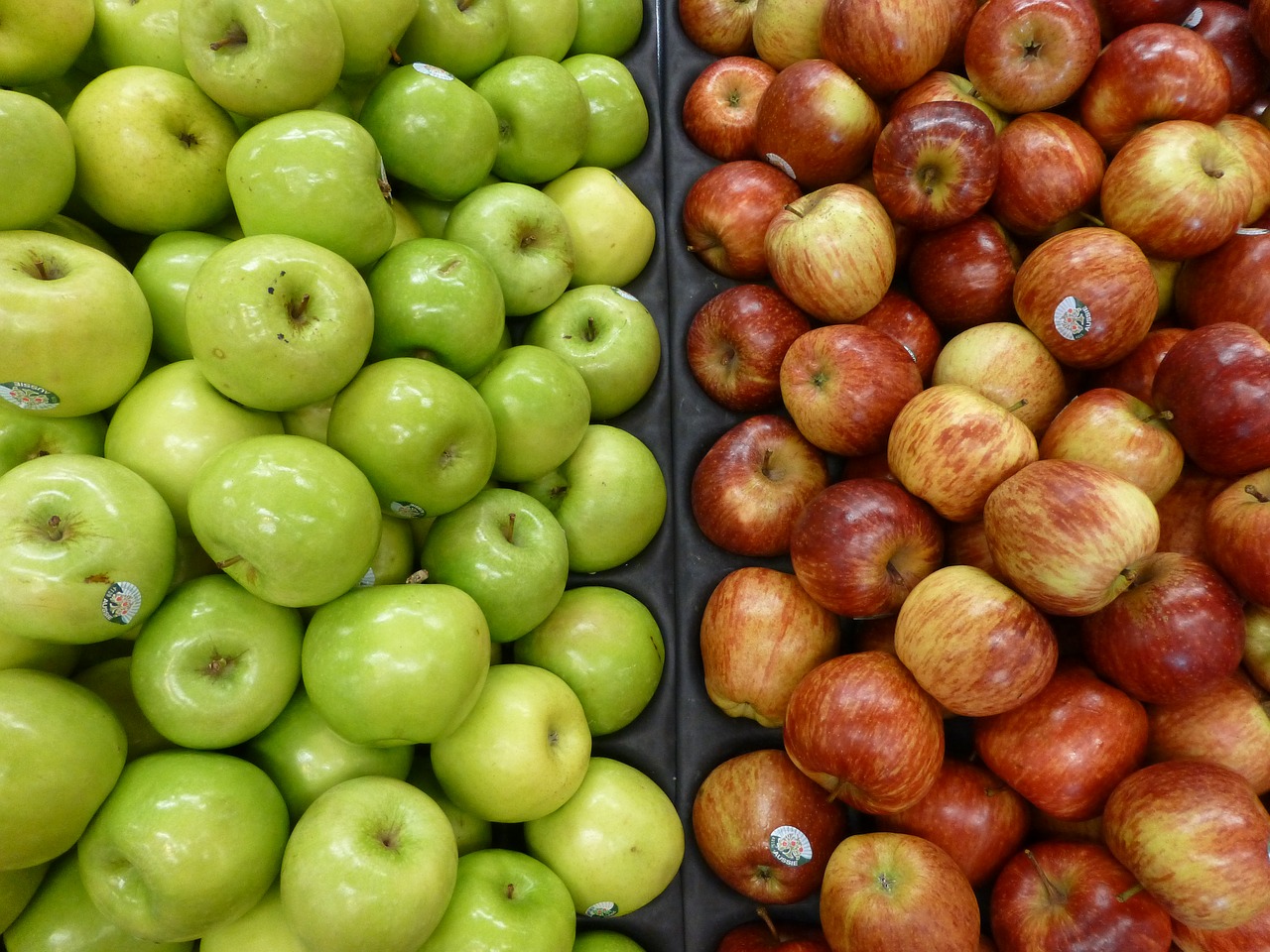 produce stickers on apples